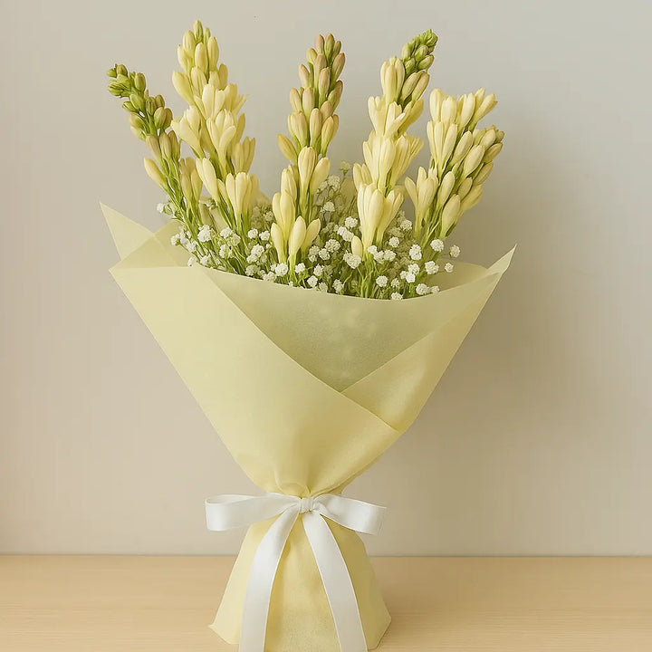 Rajnigandha (Tuberose) Hand Bunch atfleurs